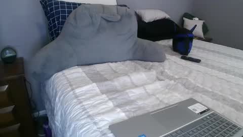 Snapshot of newtothis7756 chatting on September 17, 2025, 1:18 am newtothis7756 online show from September 17, 2025, 1:18 am