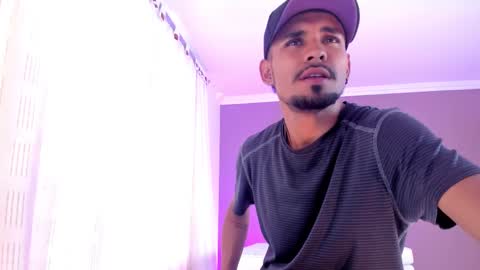 Snapshot of neyder_sanz chatting on February 18, 2026, 12:34 pm NEYDER online show from February 18, 2026, 12:34 pm