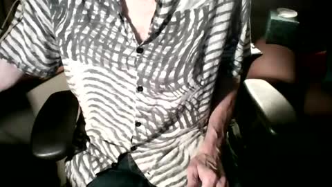 Snapshot of nfgwholoves2cum chatting on July 25, 2026, 2:20 am NFG Nice Friendly Guy Dick online show from July 25, 2026, 2:20 am