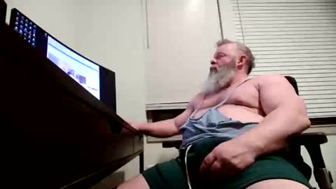 Snapshot of nhmuscledaddy chatting on December 4, 2025, 3:27 am nhmuscledaddy online show from December 4, 2025, 3:27 am