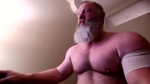 Snapshot of nhmuscledaddy chatting on May 25, 2026, 3:18 pm nhmuscledaddy online show from May 25, 2026, 3:18 pm