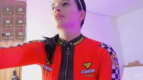 nia_16 online show from October 28, 2025, 10:45 pm