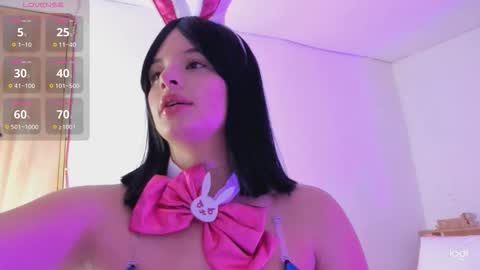 nia_16 online show from October 31, 2025, 10:33 pm