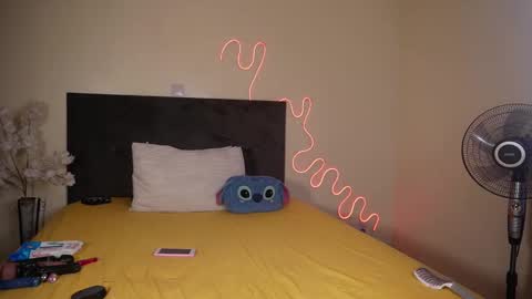 kikiNiaAria online show from December 20, 2024, 11:10 am