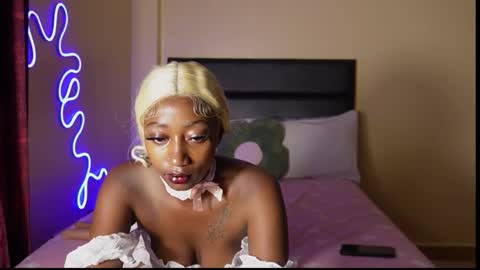 kikiNiaAria online show from February 22, 2026, 4:02 am