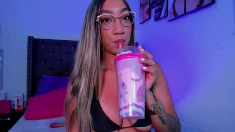 Snapshot of nia_seren chatting on April 8, 2026, 9:59 pm Nia online show from April 8, 2026, 9:59 pm