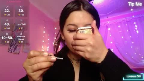 niamh_lifah online show from July 16, 2026, 1:06 pm