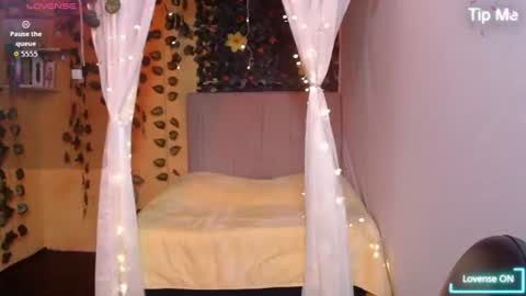 niamh_lifah online show from July 21, 2026, 1:13 pm
