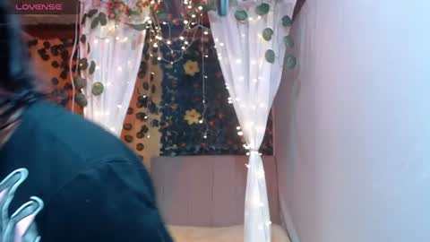 niamh_lifah online show from July 27, 2026, 1:07 pm