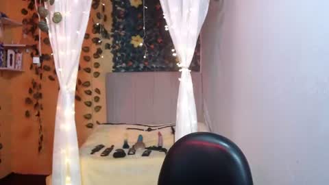 niamh_lifah online show from July 28, 2026, 12:48 pm