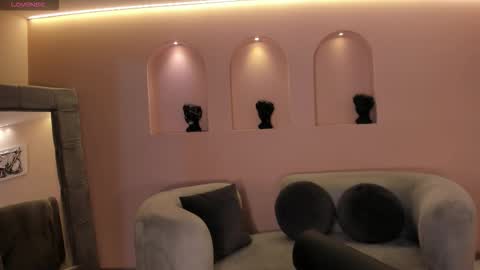 Call me Nia  online show from October 6, 2025, 7:11 pm