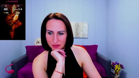 niasmithh online show from December 4, 2024, 1:09 pm