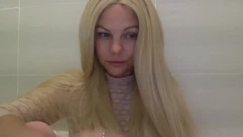 Snapshot of nicecolddrink2 chatting on October 23, 2025, 8:57 am Amber online show from October 23, 2025, 8:57 am