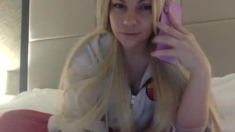 Snapshot of nicecolddrink2 chatting on April 7, 2026, 10:05 am Amber online show from April 7, 2026, 10:05 am