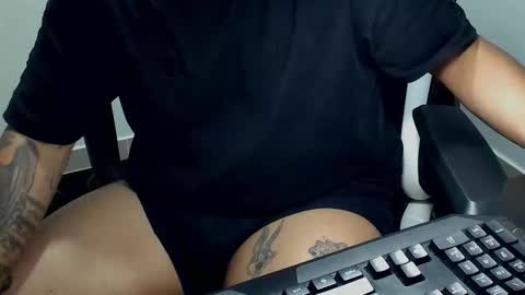 Snapshot of nicepussyandcock chatting on October 24, 2025, 2:08 am Camila And Steeven online show from October 24, 2025, 2:08 am