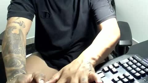 Snapshot of nicepussyandcock chatting on November 14, 2025, 2:32 am Camila And Steeven online show from November 14, 2025, 2:32 am