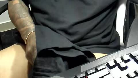 Snapshot of nicepussyandcock chatting on November 15, 2025, 2:31 am Camila And Steeven online show from November 15, 2025, 2:31 am