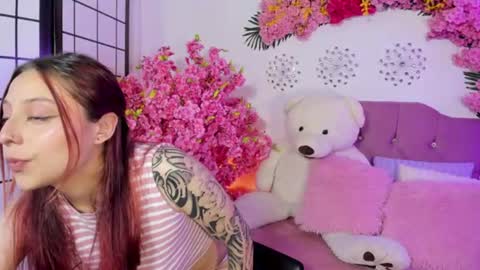nickie_reed_ online show from June 13, 2026, 9:46 pm