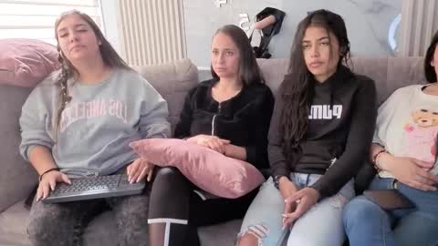 nicky_as online show from December 15, 2025, 2:10 pm