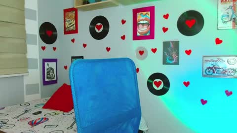 Snapshot of nicky_lucy_m chatting on February 18, 2025, 7:10 am lucy online show from February 18, 2025, 7:10 am