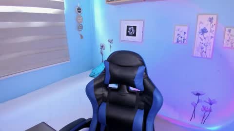 Snapshot of nicky_lucy_m chatting on October 14, 2025, 9:15 pm lucy online show from October 14, 2025, 9:15 pm