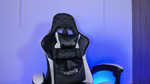 Nicky  online show from September 25, 2025, 3:27 pm