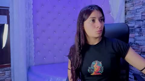 Nicky Miler online show from November 19, 2025, 1:22 pm