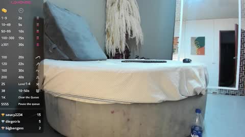 nicohillx online show from December 15, 2025, 5:01 am