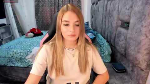 Snapshot of nicol_080 chatting on July 10, 2026, 6:54 pm YuliEM online show from July 10, 2026, 6:54 pm