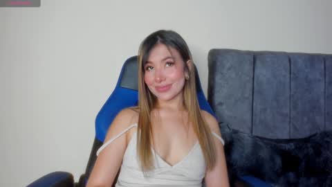 Nicol Gw online show from March 4, 2025, 7:54 pm