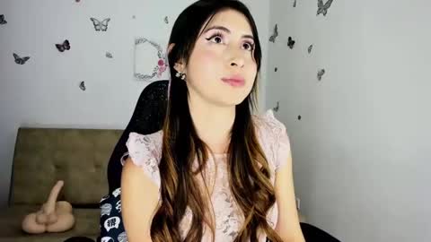 Snapshot of nicol_swift_ chatting on January 19, 2025, 2:04 am Nicol online show from January 19, 2025, 2:04 am