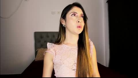 Snapshot of nicol_swift_ chatting on February 2, 2025, 3:10 am Nicol online show from February 2, 2025, 3:10 am