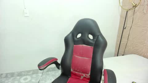 Snapshot of nicol_zurich chatting on May 2, 2026, 7:19 pm NIKOL online show from May 2, 2026, 7:19 pm