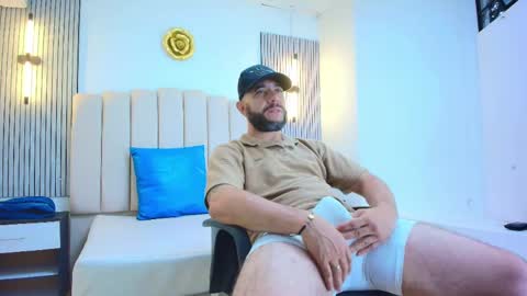 NICOLAS online show from May 20, 2026, 12:11 pm