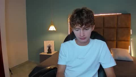 nicolasferrer18 online show from November 5, 2025, 7:25 pm