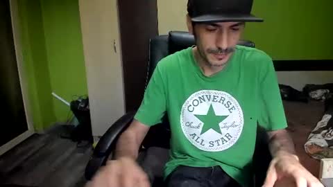 Snapshot of nicolasguy chatting on June 10, 2026, 6:01 am L. Nicolas online show from June 10, 2026, 6:01 am