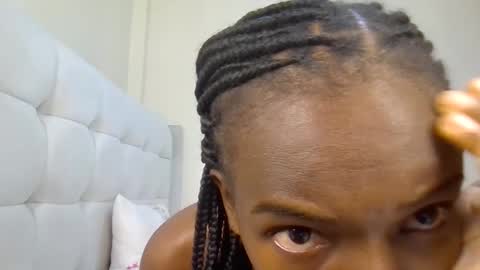 nicole161117 online show from April 3, 2026, 1:25 am