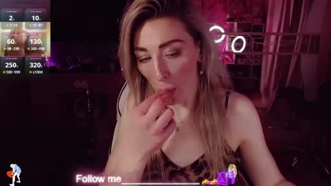 Nicole online show from April 26, 2026, 5:32 pm