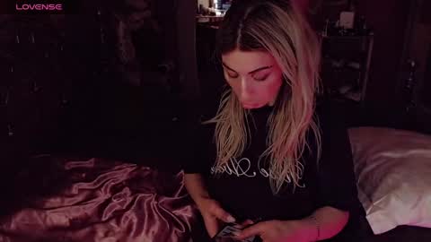 Snapshot of nicole_g0ld_ chatting on May 15, 2026, 7:48 am Nicole online show from May 15, 2026, 7:48 am