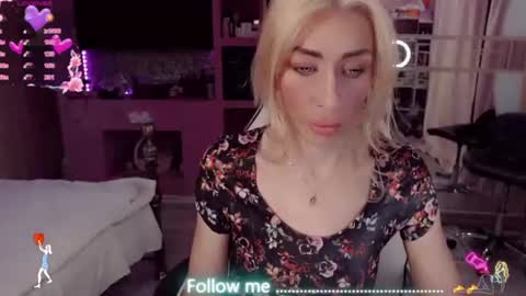 Nicole online show from July 19, 2026, 8:12 pm