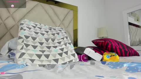 nicole_grace0 online show from February 19, 2025, 12:11 pm