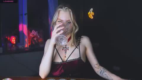 Snapshot of nicole_matt chatting on November 1, 2025, 2:35 am Nicole online show from November 1, 2025, 2:35 am