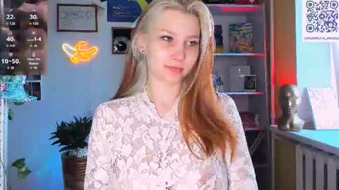 Nicole online show from July 17, 2026, 2:51 am