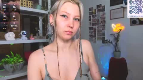Nicole online show from July 26, 2026, 9:43 pm