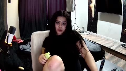 Nicole online show from February 26, 2026, 4:55 am