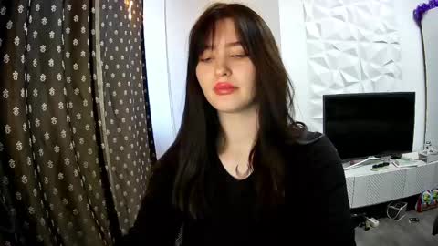 nicole_todd online show from December 17, 2024, 12:33 pm