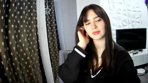 nicole_todd online show from December 20, 2024, 1:11 pm