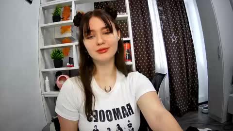 nicole_todd online show from December 30, 2024, 9:05 am