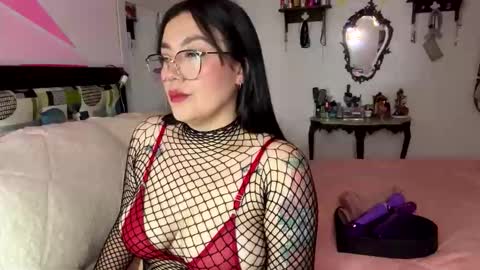 Snapshot of nicole_wc chatting on November 20, 2025, 3:45 pm Nicole online show from November 20, 2025, 3:45 pm