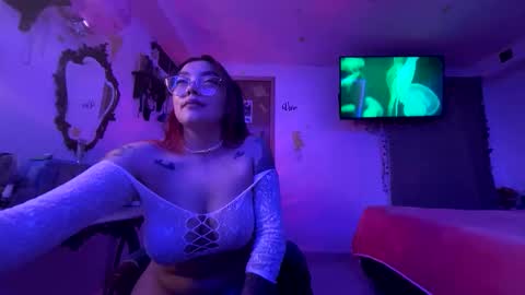 Nicole online show from April 25, 2026, 5:32 am